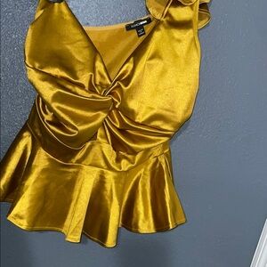Fashion Nova Gold Plunge V-Neck Sleeveless Peplum Top